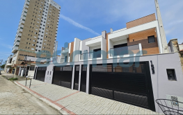 SOBRADOS NOVOS COM PISCINA E CHURRASQUEIRA - 3 SUÍTES - BAIRRO JARDIM AGUAPEÚ - MONGAGUÁ SP - CONSULTE VALORES E CONDIÇÕES!!